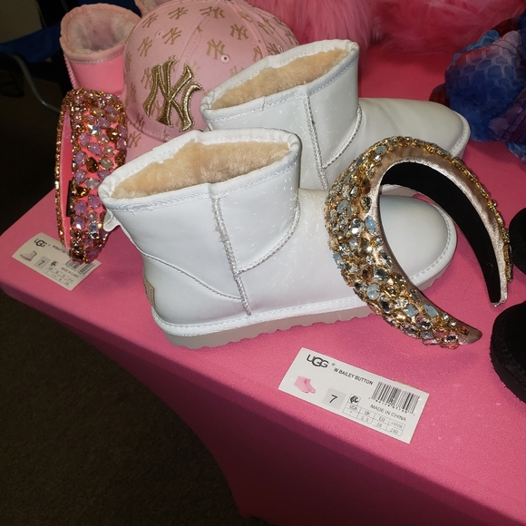 Boots,hats and scarfs - Picture 5 of 8